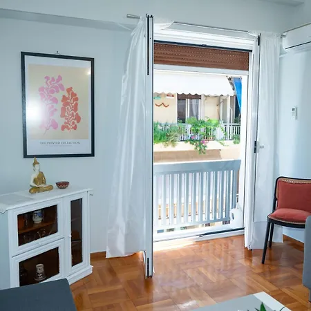 Urban Chic Flat Pagrati * Athens